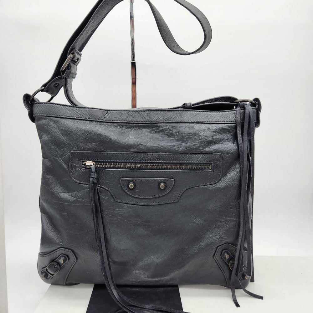 ❤️ SOLD ❤️Balenciaga Chevre Classic Hardware Flat Messenger 103BALXADA